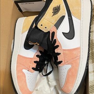Jordan Kids Shoes in Peach, Black, and White 6.5 youth kids new